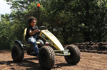 Sommerhitze – jetzt geht’s raus mit dem BERG Toys Safari Gokart!